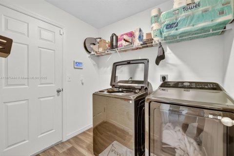 Casa en venta en Port St. Lucie, Florida, 3 dormitorios, 143.26 m2 № 1923211 - foto 9