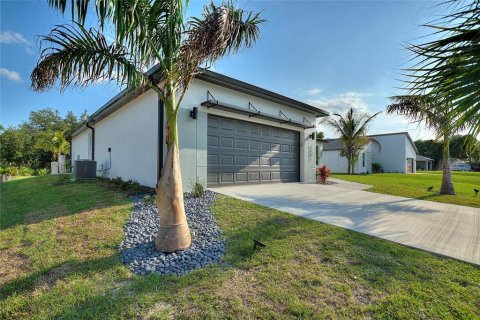 House in Punta Gorda, Florida 4 bedrooms, 214.23 sq.m. № 1526472 - photo 10