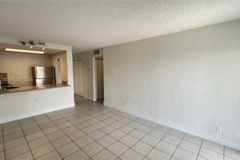 Condo in Miami, Florida, 1 bedroom  № 2086587 - photo 4