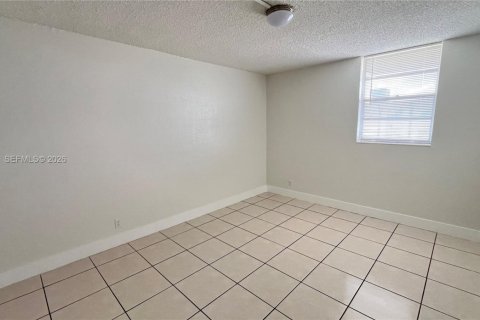 Condo in Miami, Florida, 1 bedroom  № 2086587 - photo 10