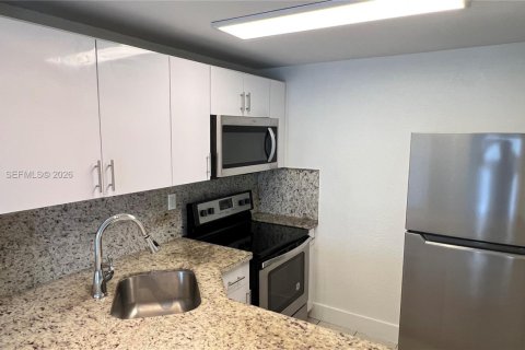 Condo in Miami, Florida, 1 bedroom  № 2086587 - photo 5