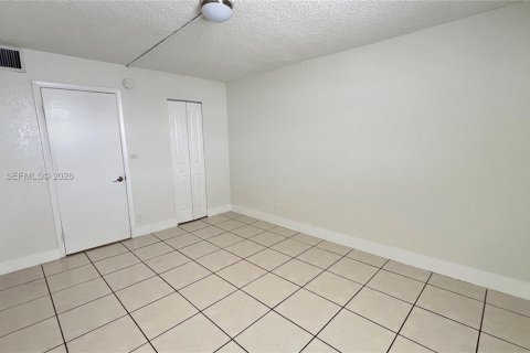 Condo in Miami, Florida, 1 bedroom  № 2086587 - photo 9