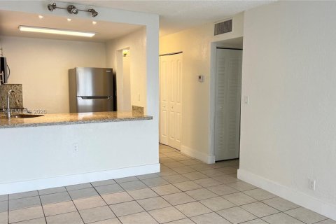 Condo in Miami, Florida, 1 bedroom  № 2086587 - photo 3