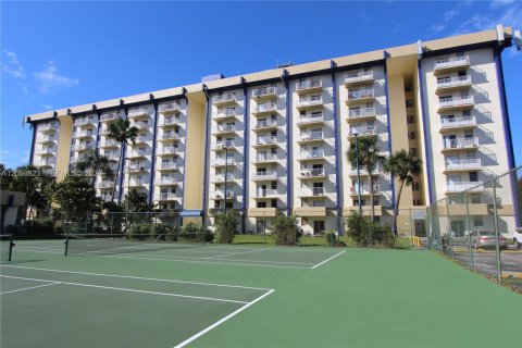 Condo in Miami, Florida, 1 bedroom  № 2086587 - photo 22