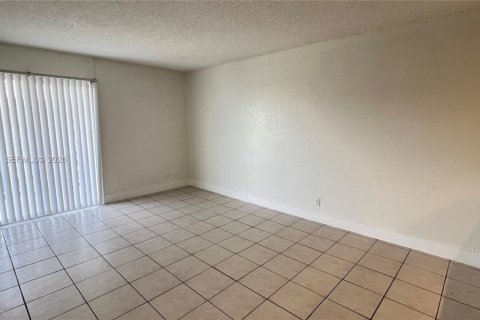 Condo in Miami, Florida, 1 bedroom  № 2086587 - photo 6