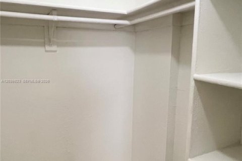 Condo in Miami, Florida, 1 bedroom  № 2086587 - photo 11
