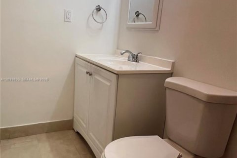 Condo in Miami, Florida, 1 bedroom  № 2086587 - photo 12