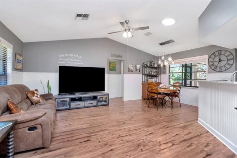 House in Land O' Lakes, Florida 3 bedrooms, 194.54 sq.m. № 1795661 - photo 9