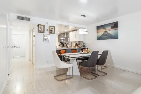 Copropriété à vendre à Fort Lauderdale, Floride: 2 chambres, 102.19 m2 № 2037699 - photo 5