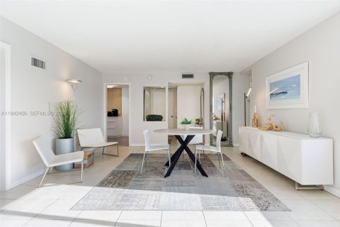 Снять в аренду кондоминиум в Форт-Лодердейл, Флорида 2 спальни, 157.93м2, № 2008639 - фото 22