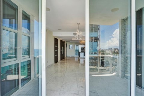 Condominio en venta en Sunny Isles Beach, Florida, 3 dormitorios, 201.97 m2 № 1691543 - foto 17
