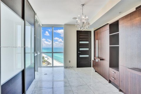 Condominio en venta en Sunny Isles Beach, Florida, 3 dormitorios, 201.97 m2 № 1691543 - foto 18