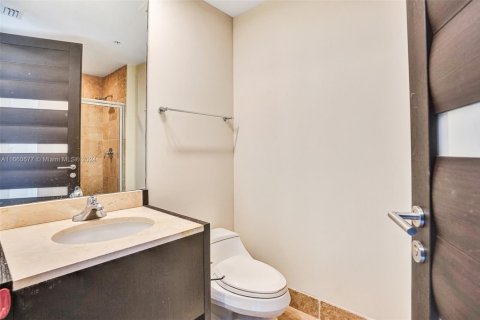 Condominio en venta en Sunny Isles Beach, Florida, 3 dormitorios, 201.97 m2 № 1691543 - foto 23