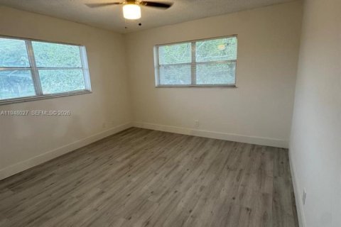 Condo in Tamarac, Florida, 2 bedrooms  № 2004008 - photo 13