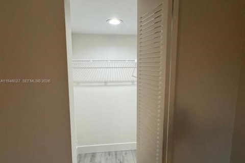 Condo in Tamarac, Florida, 2 bedrooms  № 2004008 - photo 20