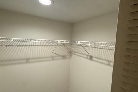 Condo in Tamarac, Florida, 2 bedrooms  № 2004008 - photo 19