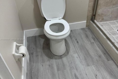 Condo in Tamarac, Florida, 2 bedrooms  № 2004008 - photo 17