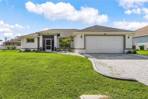 Casa en venta en Cape Coral, Florida, 3 dormitorios, 149.94 m2 № 1804800 - foto 1