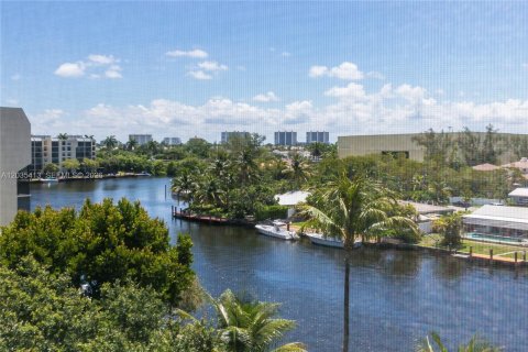 Condominio en alquiler en Boca Raton, Florida, 2 dormitorios, 104.98 m2 № 2087232 - foto 2