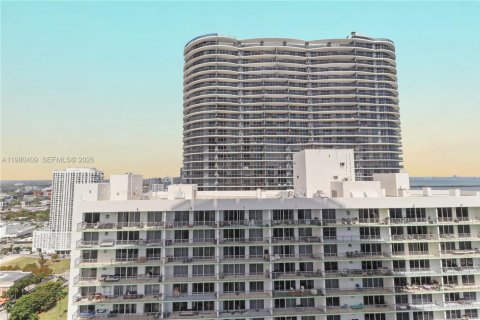 Copropriété à louer à Miami, Floride: 1 chambre, 76.64 m2 № 2044141 - photo 12