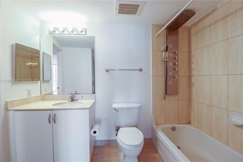Copropriété à louer à Miami, Floride: 1 chambre, 76.64 m2 № 2044141 - photo 8