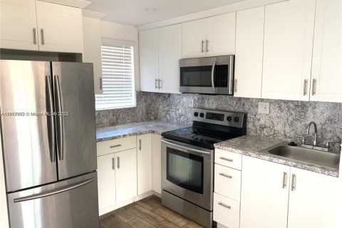 Снять в аренду кондоминиум в Майами, Флорида 2 спальни, 66.89м2, № 1786922 - фото 2