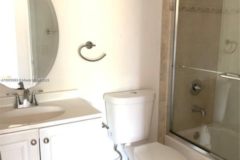 Снять в аренду кондоминиум в Майами, Флорида 2 спальни, 66.89м2, № 1786922 - фото 4