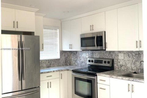 Снять в аренду кондоминиум в Майами, Флорида 2 спальни, 66.89м2, № 1786922 - фото 3