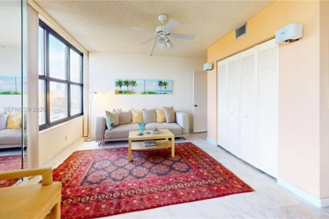 Condominio en venta en Hallandale Beach, Florida, 2 dormitorios, 118.91 m2 № 2046413 - foto 9