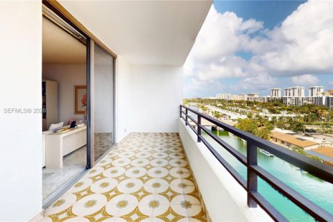 Condominio en venta en Hallandale Beach, Florida, 2 dormitorios, 118.91 m2 № 2046413 - foto 3