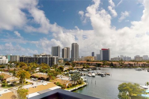 Condominio en venta en Hallandale Beach, Florida, 2 dormitorios, 118.91 m2 № 2046413 - foto 2