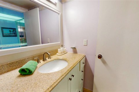 Condominio en venta en Hallandale Beach, Florida, 2 dormitorios, 118.91 m2 № 2046413 - foto 13