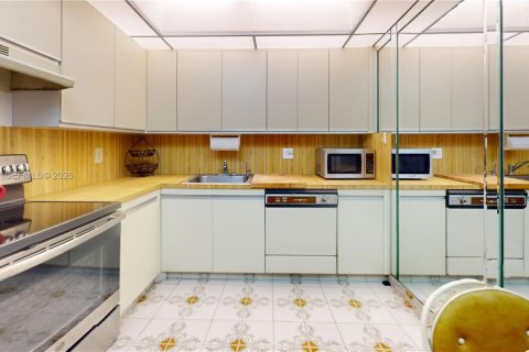 Condominio en venta en Hallandale Beach, Florida, 2 dormitorios, 118.91 m2 № 2046413 - foto 7
