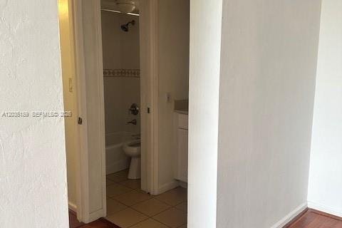 Copropriété à vendre à Miami, Floride: 3 chambres, 118.82 m2 № 2084223 - photo 3