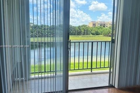 Copropriété à vendre à Miami, Floride: 3 chambres, 118.82 m2 № 2084223 - photo 2