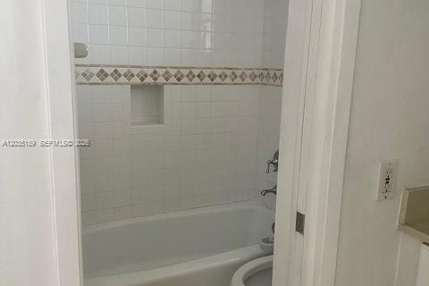 Copropriété à vendre à Miami, Floride: 3 chambres, 118.82 m2 № 2084223 - photo 6
