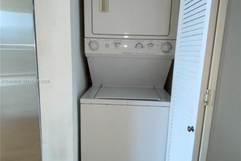 Condominio en alquiler en Miami, Florida, 41.9 m2 № 2007895 - foto 13