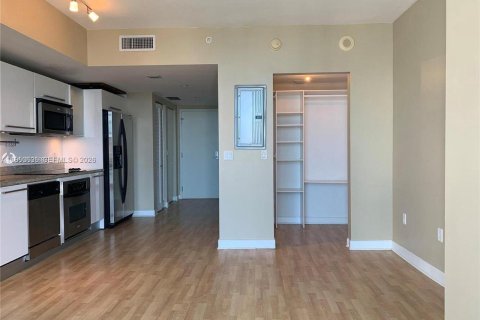 Condominio en alquiler en Miami, Florida, 41.9 m2 № 2007895 - foto 10