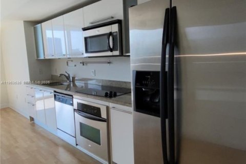 Condominio en alquiler en Miami, Florida, 41.9 m2 № 2007895 - foto 11