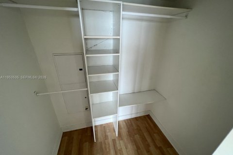Condominio en alquiler en Miami, Florida, 41.9 m2 № 2007895 - foto 15