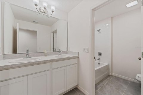 Adosado en venta en Howey-in-the-Hills, Florida, 4 dormitorios, 195.47 m2 № 2098305 - foto 23