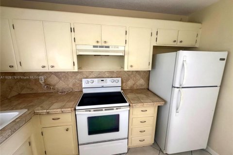 House in Tamarac, Florida 2 bedrooms, 92.81 sq.m. № 1802514 - photo 5