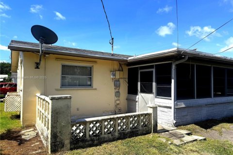 House in Tamarac, Florida 2 bedrooms, 92.81 sq.m. № 1802514 - photo 3