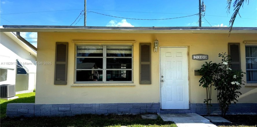 House in Tamarac, Florida 2 bedrooms, 92.81 sq.m. № 1802514