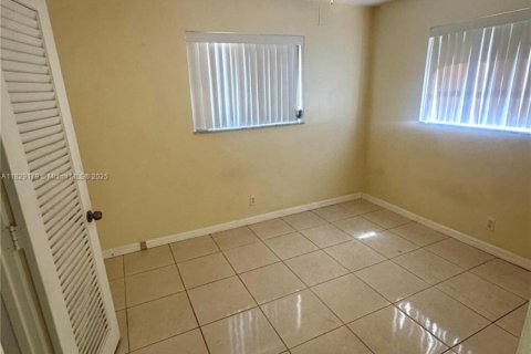 House in Tamarac, Florida 2 bedrooms, 92.81 sq.m. № 1802514 - photo 17