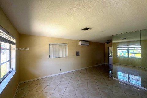 House in Tamarac, Florida 2 bedrooms, 92.81 sq.m. № 1802514 - photo 6