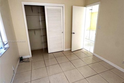 House in Tamarac, Florida 2 bedrooms, 92.81 sq.m. № 1802514 - photo 10