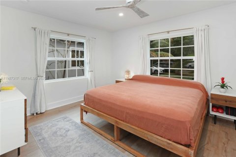 House in Hollywood, Florida 2 bedrooms, 136.01 sq.m. № 2065394 - photo 26