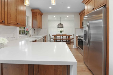 House in Hollywood, Florida 2 bedrooms, 136.01 sq.m. № 2065394 - photo 17