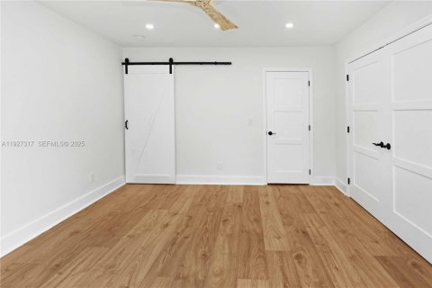 House in Hollywood, Florida 2 bedrooms, 136.01 sq.m. № 2065394 - photo 20